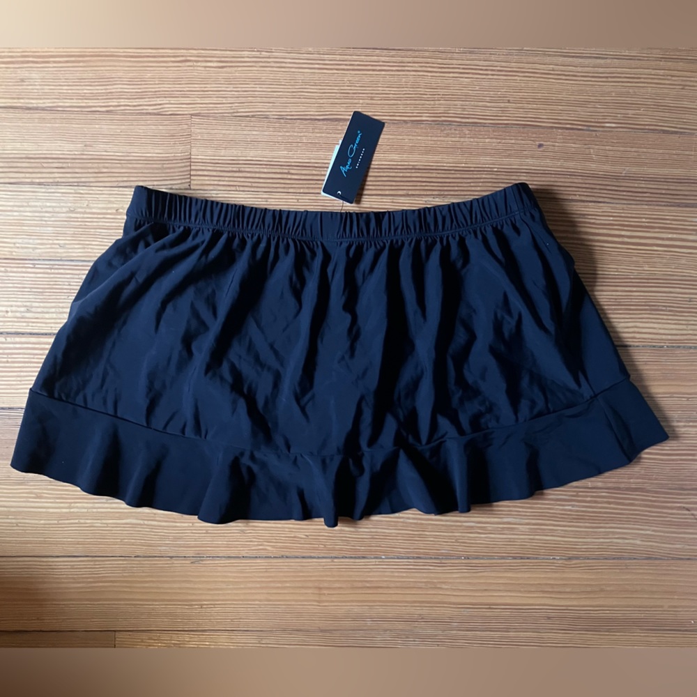 NWT Aqua Green UPF 50 Ruffle Swim
Skirt in Black Sz 2X. - Picture 5 of 9